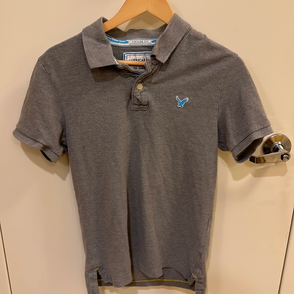 Used American Eagle Men’s M grey polo.